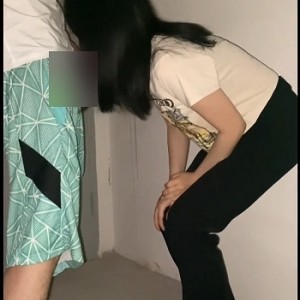 [转载搬运] 年轻小情侣楼梯间嘴艺互动玩奇妙 女友嘴上功夫不错 [1V+123m][百度盘]